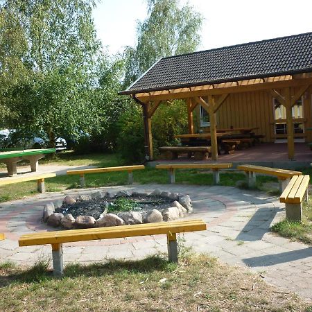 Gruppenbungalow-Waldhaus-Am Ferienpark Mirow Luaran gambar