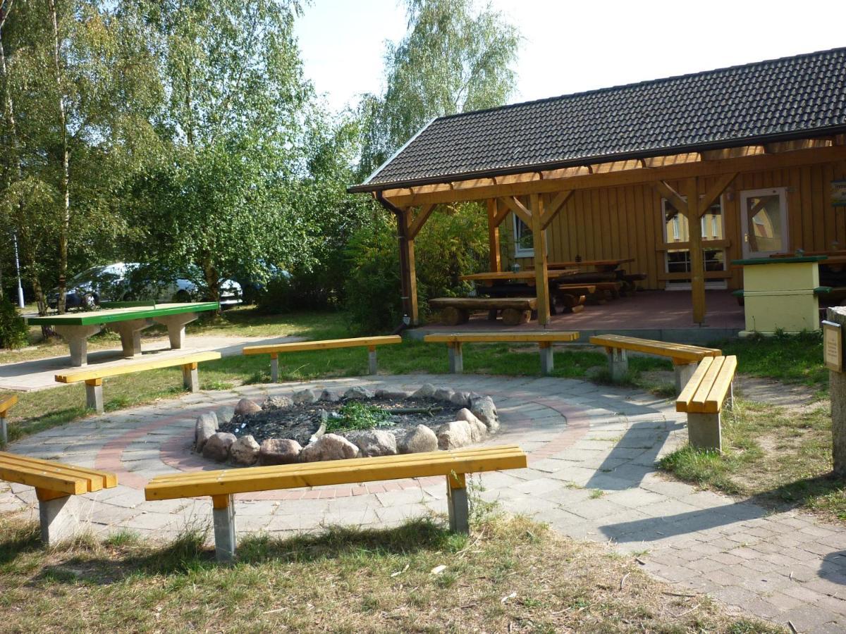 Gruppenbungalow-Waldhaus-Am Ferienpark Mirow Luaran gambar