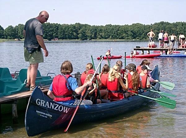 Gruppenbungalow-Waldhaus-Am Ferienpark Mirow Luaran gambar