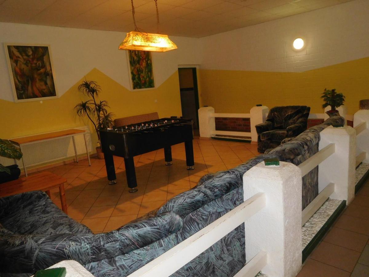 Gruppenbungalow-Waldhaus-Am Ferienpark Mirow Luaran gambar
